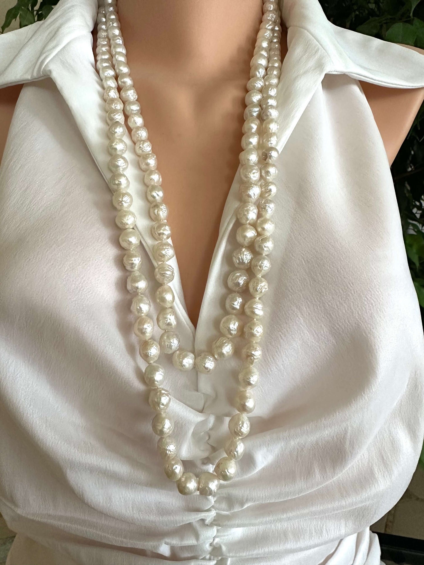 Edison pearl Y necklace featuring handcrafted baroque pearls, styled elegantly on a mannequin.
