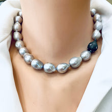 Charger l&#39;image dans la galerie, Exquisite Grey Baroque Pearl Choker Necklace with Baroque Inspired Element, 16&quot;in
