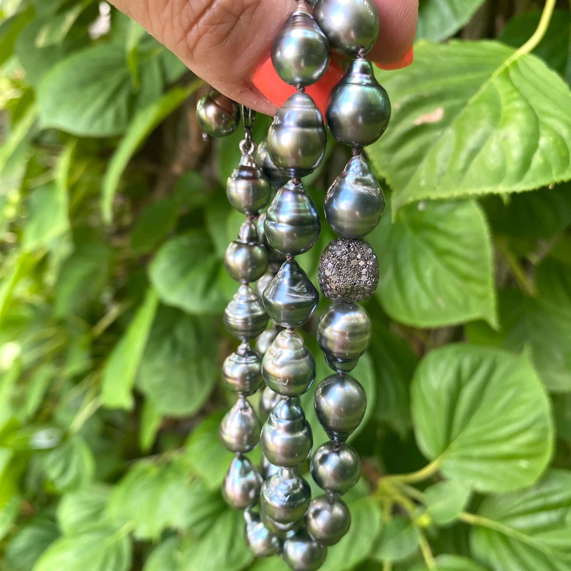 Tahitian baroque pearl necklace with champagne diamonds showcasing stunning natural pearls in a handcrafted design.