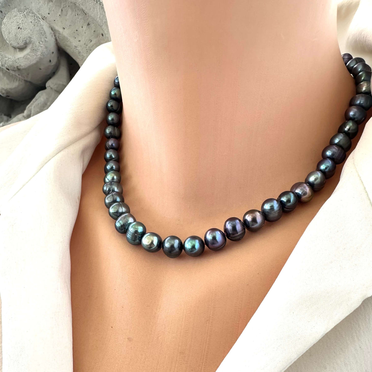 Close up of peacock pearl necklace showing iridescent pearls