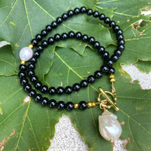 Charger l&#39;image dans la galerie, Elegant classic necklace made of black onyx beads and natural pearl. Timeless combination of black and white will suit any outfit. 
