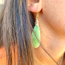 Cargar imagen en el visor de la galería, Teardrop Green Onyx Earrings, Gold Filled, Artistic Earrings, Artisan OOAK Jewelry
