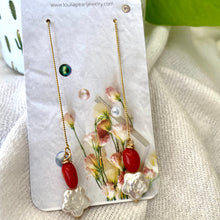Cargar imagen en el visor de la galería, Floral Pearl Drop Earrings, Dainty Baroque Pearl &amp; Coral Earrings
