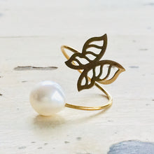 Charger l&#39;image dans la galerie, Solid Gold 18K Minimalist Butterfly Pearl Ring
