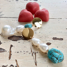 Cargar imagen en el visor de la galería, Freshwater Baroque Pearl Gold Dangle Drop Earrings with Turquoise
