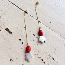 Lade das Bild in den Galerie-Viewer, Floral Pearl Drop Earrings, Dainty Baroque Pearl &amp; Coral Earrings

