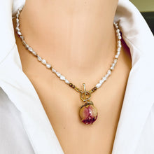 Carica l&#39;immagine nel visualizzatore di Gallery, Real Pink Rose and Freshwater Pearl Beaded Necklace Rosebud Pendant
