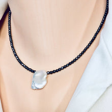 Cargar imagen en el visor de la galería, Hematite and White Baroque Pearl Short Necklace, Modern Jewelry, Single Pearl Necklace
