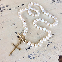 Lade das Bild in den Galerie-Viewer, Freshwater Pearl Necklace, Cross Pendant Necklace, Religious Jewelry
