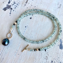 Cargar imagen en el visor de la galería, Green Prehnite Beads and Tahitian Baroque Pearl Toggle Necklace, 18&quot;inches
