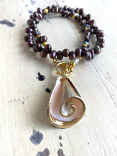 Cargar imagen en el visor de la galería, Brown Pearls Toggle Necklace with Real Seashell Charm Pendant, Gold Plated, 18&quot;Inches
