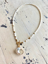 Cargar imagen en el visor de la galería, Real Seashell &amp; Freshwater Pearl Beaded Necklace White Shell Pendant, 17&quot;inches
