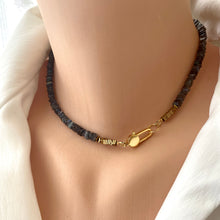 Cargar imagen en el visor de la galería, Labradorite Choker Necklace with Gold Vermeil Details and Clasp, 15&quot;inches
