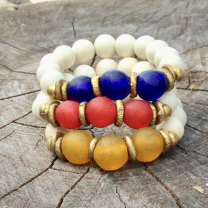 White Wood and Sea Glass Stretchy Bracelet, Chunky Beaded Pebble Bracelet