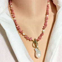 Lade das Bild in den Galerie-Viewer, Rhodochrosite Beaded Necklace w Natural Pearls and Gold Bronze Artisan Toggle Clasp &amp; Details
