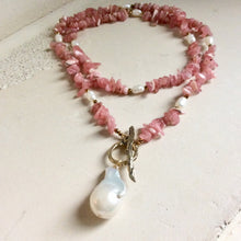 Charger l&#39;image dans la galerie, Rhodochrosite Beaded Necklace w Natural Pearls and Gold Bronze Artisan Toggle Clasp &amp; Details
