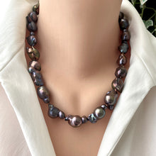 Lade das Bild in den Galerie-Viewer, Black Baroque Pearl Chunky Necklace with Gold Vermeil Marine Closure,19.5&quot;inches
