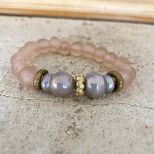 Cargar imagen en el visor de la galería, Grey Baroque Pearl Bracelet, Pale Pink African Tribal Recycled Glass, Sea Glass Beaded Bracelet
