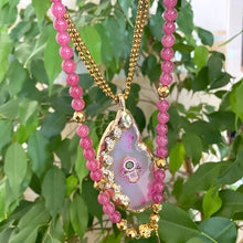 Cargar imagen en el visor de la galería, Chunky Hamsa Hot Pink Agate Pendant Necklace
