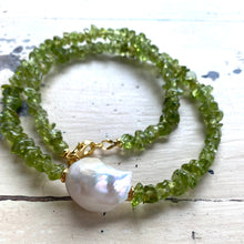Cargar imagen en el visor de la galería, Green Peridot Beaded Necklace with Large Baroque Pearl and Gold Plated Silver Details, 16.5&quot;inches, August Birthstone
