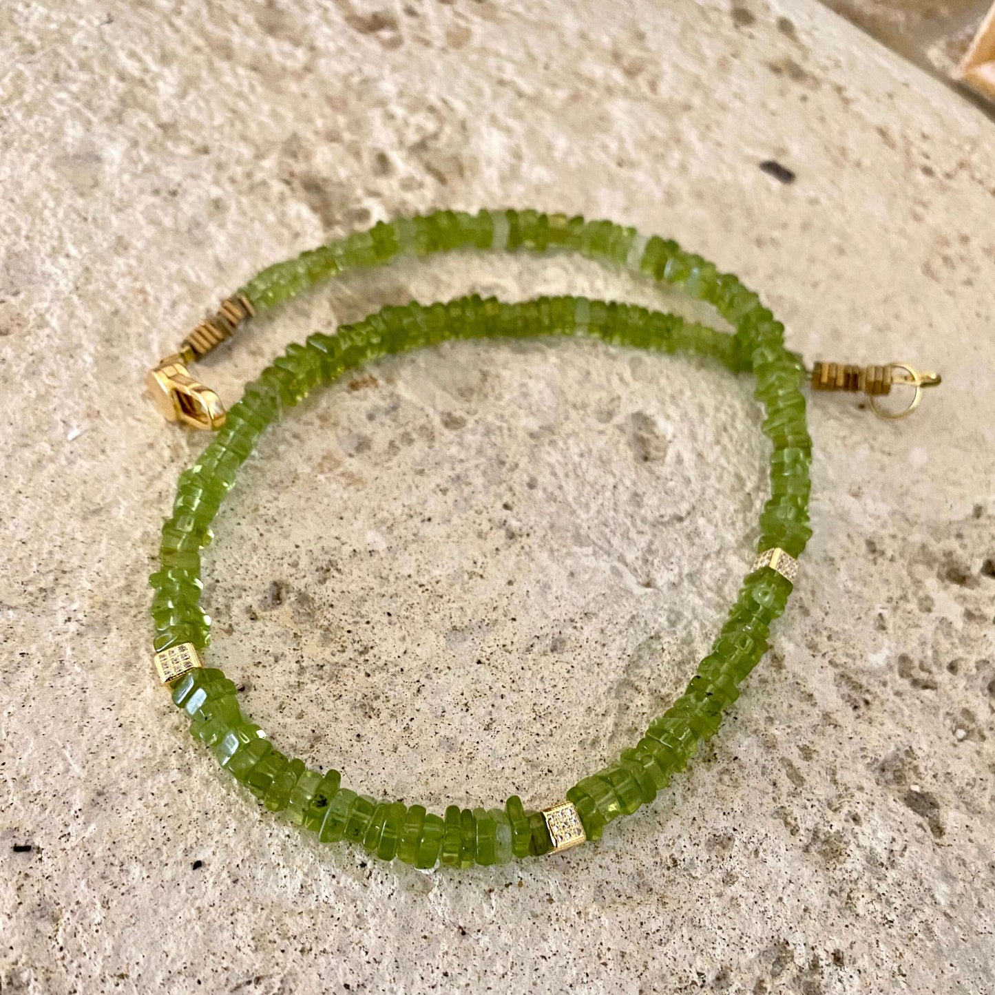 Peridot choker necklace featuring natural green peridot beads, highlighting a luminous and elegant design.