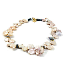 Charger l&#39;image dans la galerie, Feminine and Delicate Pink Lavender Petal Pearls Choker Necklace, 16.5&quot; or 17.5&quot;inches
