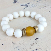 Cargar imagen en el visor de la galería, White Wood and Sea Glass Stretchy Bracelet, Chunky Beaded Pebble Bracelet
