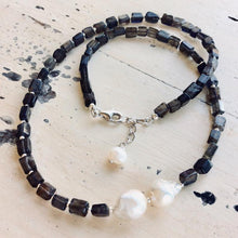 Cargar imagen en el visor de la galería, Iolite and Baroque Pearls Necklace with Sterling Silver Beads and Closure
